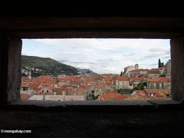 Dubrovnik, vue de diplômé historique des murs de ville