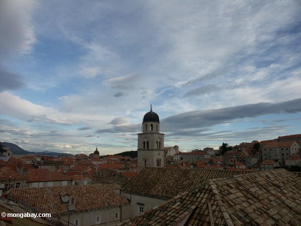 Dubrovnik, vue de diplômé historique des murs de ville