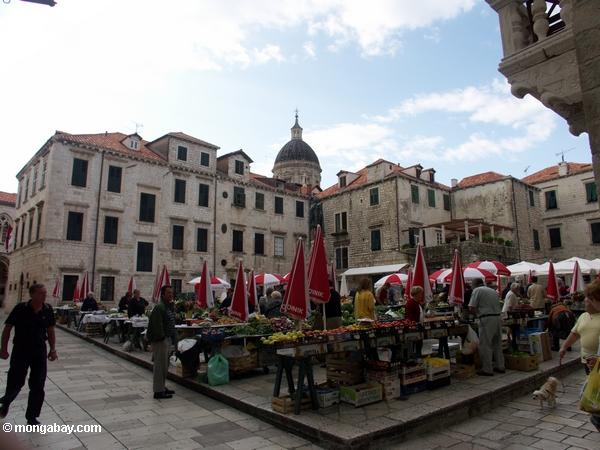 Mercado central en la vieja ciudad (Grad) de Dubrovnik