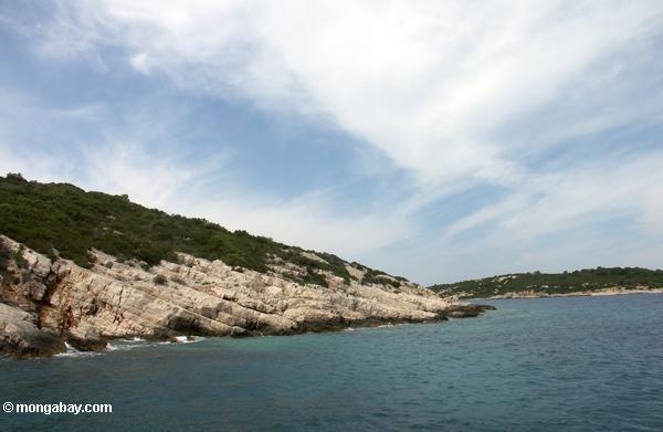 Mittelmeercove weg von der Vis-Insel