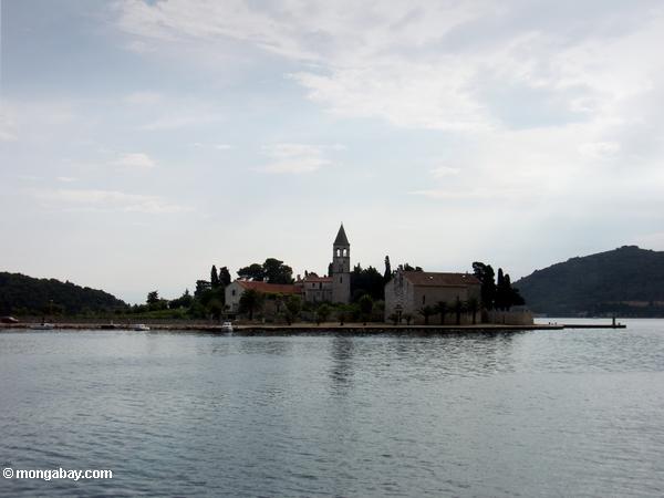 可視の島でviška luka修道院