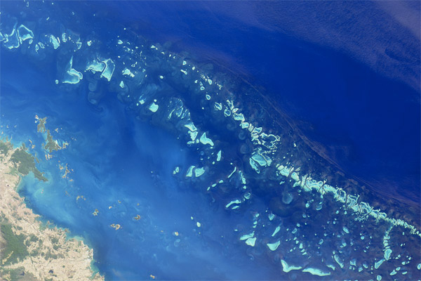 This nadir true-color image was acquired by the Multi-angle Imaging Spectroradiometer (MISR) instrument on August 26, 2000, and shows part of the southern portion of the reef adjacent to the central Queensland coast.
